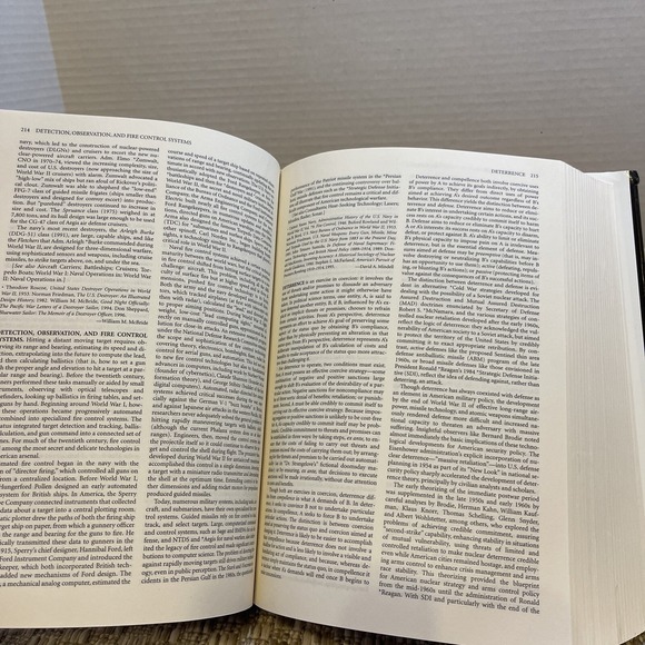 The Oxford‎ Companion to American Military History (1999, Hardcover, Reprint) - Picture 7 of 8